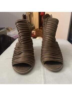 JustFab Women's Brown and Tan Sandal